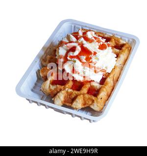 Waffle Liegi in confezione isolata su sfondo bianco con percorso di ritaglio Foto Stock