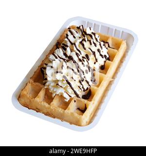 Gustosi waffle belgi in confezione isolata su sfondo bianco con percorso di ritaglio Foto Stock