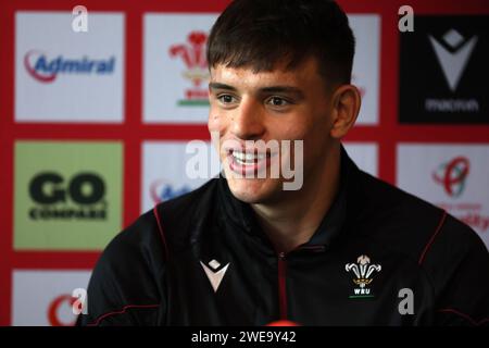 Cardiff, Regno Unito. 24 gennaio 2024. Dafydd Jenkins, capitano della squadra di rugby del Galles, parla ai media prima di quest'anno della Guinness delle sei nazioni. Conferenza stampa della nazionale di rugby del Galles, vale of Glamorgan mercoledì 24 gennaio 2024. foto di Andrew Orchard/Andrew Orchard fotografia sportiva/ Alamy Live News Credit: Andrew Orchard fotografia sportiva/Alamy Live News Foto Stock