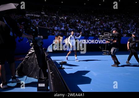 Novak Djokovic, serbo, entra in campo durante il torneo di tennis del grande Slam Australian Open 2024 il 23 gennaio 2024 al Melbourne Park di Melbourne, Australia. Foto di Victor Joly/ABACAPRESS.COM Foto Stock