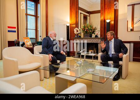 Den Haag, Paesi Bassi, 24-01-2024 Re Willem-Alexander incontra i leader del partito Geert Wilders (PVV) e Frans Timmermans (Groenlinks - PVDA) nella sua sala di lavoro al Palazzo Noordeinde. Credito: NLBEELD/POOL/Wesley de WIT Foto Stock