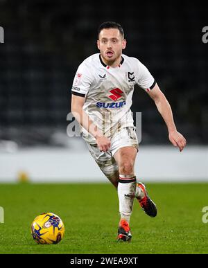 Nathan Holland di Milton Keynes Dons durante la partita della Sky Bet League Two allo stadio MK, Milton Keynes. Data immagine: Martedì 23 gennaio 2024. Foto Stock