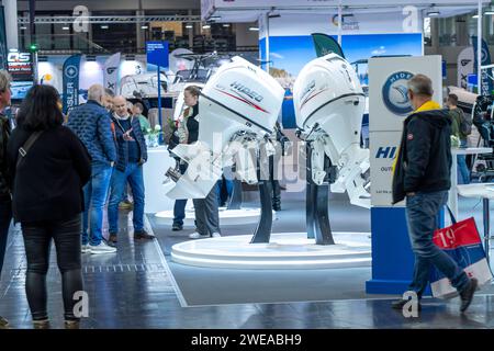 Kleine Motorboote, Schlauchboote, Bootsantriebe, Außenborder, auf der BOOT 2024, größte Yacht- und Wassersportmesse der Welt a Düsseldorf, NRW, Deutschland BOOT Messe *** motoscafi, gommoni, unità di imbarcazioni, motori fuoribordo, al BAGAGLIAIO 2024, la più grande fiera al mondo di yacht e sport acquatici a Düsseldorf, NRW, Germania BOOT Messe Foto Stock