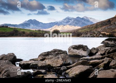 Eryri, vista da Llynnau Mymbyr. Eryri, Yr Wydffa, catena montuosa della Snowdonia, Galles del Nord, Regno Unito Foto Stock