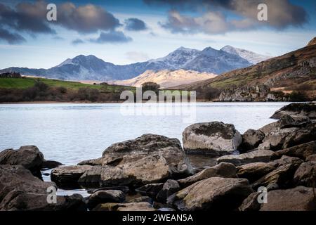 Eryri, vista da Llynnau Mymbyr. Eryri, Yr Wydffa, catena montuosa della Snowdonia, Galles del Nord, Regno Unito Foto Stock