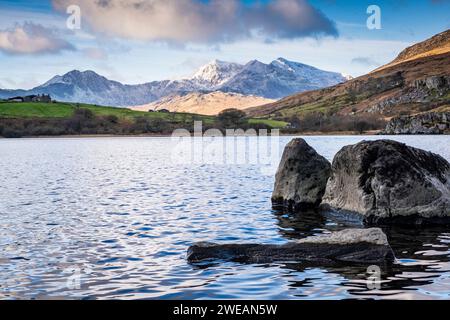 Eryri, vista da Llynnau Mymbyr. Eryri, Yr Wydffa, catena montuosa della Snowdonia, Galles del Nord, Regno Unito Foto Stock