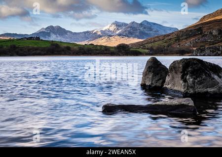 Eryri, vista da Llynnau Mymbyr. Eryri, Yr Wydffa, catena montuosa della Snowdonia, Galles del Nord, Regno Unito Foto Stock
