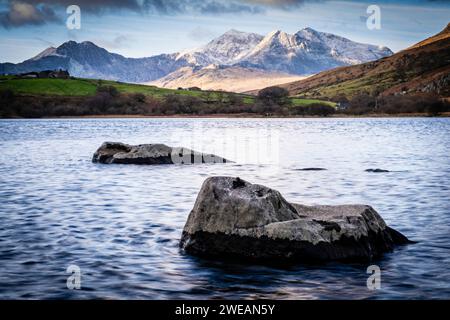 Eryri, vista da Llynnau Mymbyr. Eryri, Yr Wydffa, catena montuosa della Snowdonia, Galles del Nord, Regno Unito Foto Stock