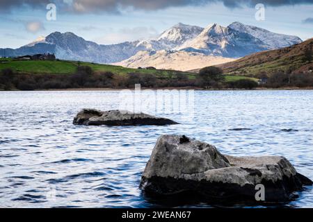 Eryri, vista da Llynnau Mymbyr. Eryri, Yr Wydffa, catena montuosa della Snowdonia, Galles del Nord, Regno Unito Foto Stock