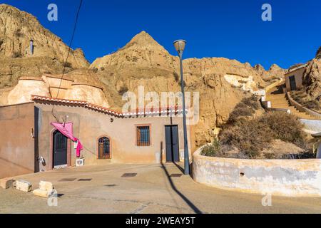 Casa scolpita nella roccia a Guadix (Spagna) Foto Stock