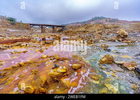 Il fiume rosso, nel parco minerario di Riotinto Foto Stock