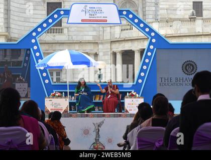 Kolkata, India. 23 gennaio 2024. Eminente scrittore e 2023 Padma Bhushan Awardee Sudha Murthy parla al Tata Steel Kolkata Literary Meet 2024 presso il Victoria Memorial Hall. (Foto di Sayantan Chakraborty/Pacific Press/Sipa USA) credito: SIPA USA/Alamy Live News Foto Stock