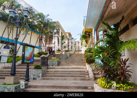 Il Cerro Santa Ana (Collina Santa Ana) nel quartiere Barrio Las Penas a Guayaquil, seconda città dell'Ecuador, Sud America Foto Stock