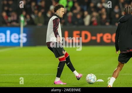 Rotterdam, Nederland. 24 gennaio 2024. ROTTERDAM, NEDERLAND - 24 GENNAIO: Riscaldamento di Quilindschy Hartman di Feyenoord durante la partita di Coppa TOTO KNVB tra Feyenoord e PSV allo Stadion Feijenoord il 24 gennaio 2024 a Rotterdam, Nederland. (Foto di Hans van der Valk/Orange Pictures) credito: Orange Pics BV/Alamy Live News Foto Stock