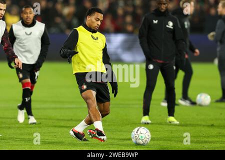 Rotterdam, Nederland. 24 gennaio 2024. ROTTERDAM, NEDERLAND - 24 GENNAIO: Riscaldamento del Quinten Timber di Feyenoord durante il TOTO KNVB Cup match tra Feyenoord e PSV allo Stadion Feijenoord il 24 gennaio 2024 a Rotterdam, Nederland. (Foto di Hans van der Valk/Orange Pictures) credito: Orange Pics BV/Alamy Live News Foto Stock