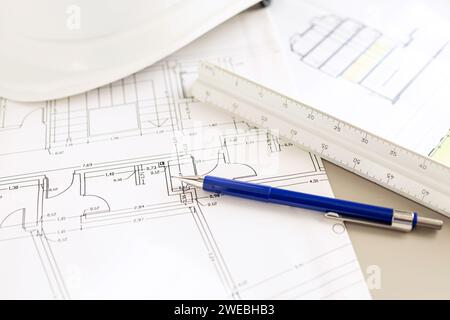 Piani di architettura e materiali di consumo per architetti. Messa a fuoco selettiva Foto Stock