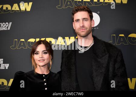 Middlesbrough, Regno Unito. 24 gennaio 2024. Jenna Coleman e Oliver Jackson-Cohen hanno fotografato insieme alla premiere britannica del thriller d'azione "Jackdaw" a Middlesbrough. Il film (supportato da Tees Valley Combined Authority e North East Screen) è stato girato nel nord-est dell'Inghilterra, scritto/diretto da Jamie Childs, e interpretato da Oliver Jackson-Cohen, Jenna Coleman, Thomas Turgoose e l'attore del nord-est Joe Blakemore. Crediti: James Hind/Alamy Live News. Foto Stock