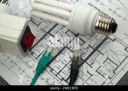 Spina di rete, sorgente luminosa e presa di corrente con interruttore su disegno di costruzione, immagine simbolo per Smart Home Foto Stock