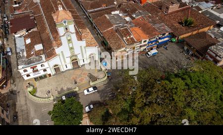 Salgar, Antioquia - Colombia. 26 dicembre 2023. Chiesa di San Juan Evangelist, è un tempio di culto cattolico. Foto Stock