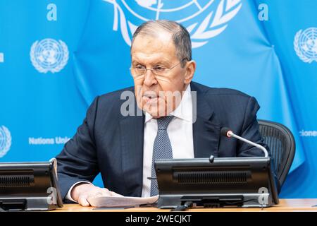 Il ministro degli affari esteri della Federazione russa Sergey Lavrov conduce un briefing stampa presso la sede delle Nazioni Unite a New York il 24 gennaio 2023 Foto Stock