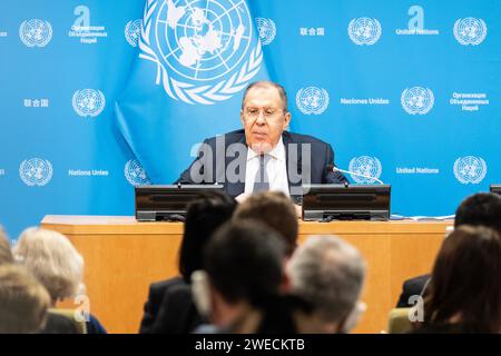 New York, USA. 24 gennaio 2024. Il ministro degli affari esteri della Federazione russa Sergey Lavrov conduce un briefing stampa presso la sede delle Nazioni Unite a New York il 24 gennaio 2023. (Foto di Lev Radin/Sipa USA) credito: SIPA USA/Alamy Live News Foto Stock