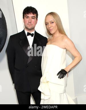 New York City, USA. 23 gennaio 2024. Chloe Sevigny e il marito Sinisa Mackovic hanno partecipato al feud di FX 'Capote VS. The Swans' New York Premiere tenutosi al Museum of Modern Art il 23 gennaio 2024 a New York City, NY © Steven Bergman/AFF-USA.COM Credit: AFF/Alamy Live News Foto Stock