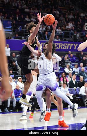 Seattle, Washington, USA. 24 gennaio 2024. I Washington Huskies proteggono Sahvir Wheeler (5) durante la partita di pallacanestro NCAA tra i Colorado Buffaloes e i Washington Huskies all'HEC ed Pavilion di Seattle, WA. Colorado sconfisse Washington 98-81. Steve Faber/CSM/Alamy Live News Foto Stock