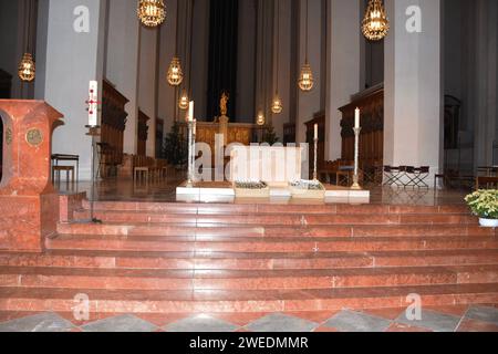 Altare di Monaco 24.01.2024 Liebfrauendom Oekumenische Feier zur Gebetswoche fuer die Einheit der Christen Muenchen *** Altar Monaco di Baviera 24 01 2024 Liebfrauendom celebrazione ecumenica per la settimana di preghiera per l'unità dei cristiani Monaco di Baviera Foto Stock