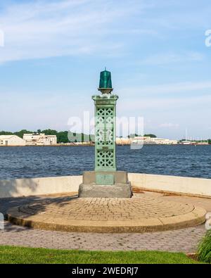 ANNAPOLIS, MARYLAND, USA - 1 GIUGNO 2022: Triton Light, faro di navigazione della United States Naval Academy ad Annapolis, Maryland, USA. Foto Stock