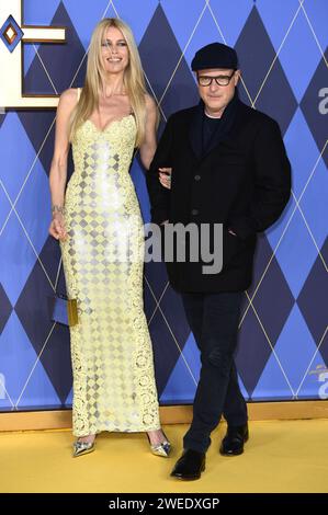 Claudia Schiffer mit Ehemann Matthew Vaughn bei der Weltpremiere des Kinofilms Argylle im Odeon Leicester Square. Londra, 24.01.2024 *** Claudia Schiffer con il marito Matthew Vaughn alla prima mondiale del film Argylle all'Odeon Leicester Square Londra, 24 01 2024 foto:XS.xVasx/xFuturexImagex argylle 4155 Foto Stock