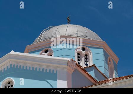 La bellissima chiesa blu di Agios Nicolaos a Kalamata, Grecia Foto Stock