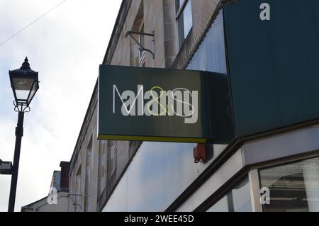 Marks & Spencer a Neath, Galles, Regno Unito. 18 aprile 2023. Foto Stock