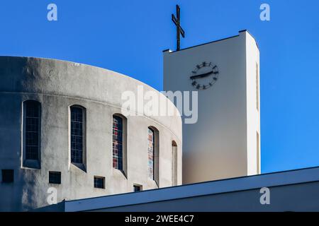 Abbazia di Randol (Abbaye de Notre-Dame de Randol), monastero benedettino situato a Randol, vicino al villaggio di Saint-Saturnin, dipartimento del Puy-de-Dome, Foto Stock