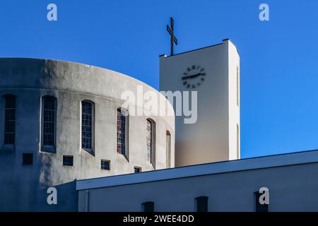 Abbazia di Randol (Abbaye de Notre-Dame de Randol), monastero benedettino situato a Randol, vicino al villaggio di Saint-Saturnin, dipartimento del Puy-de-Dome, Foto Stock