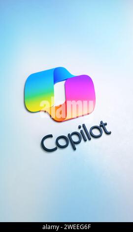 Valencia, Spagna - gennaio 2024: Microsoft Copilot ai funziona sulle app Microsoft 365 con intelligenza artificiale in tempo reale. Isolare il logo di una nuova icona Foto Stock