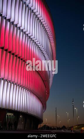 Vista esterna dello stadio San Mames fotografata al tramonto prima della partita di finale della Coppa del Rey tra Athletic Club e FC Barcelona il 24 gennaio 2024 a Bilbao, in Spagna. Foto di Victor Fraile / Power Sport Images Foto Stock