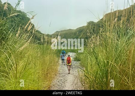 Trekking al Monte Pinatubo, Zambales, Luzon, Filippine Foto Stock