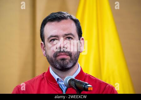 Il sindaco eletto di Bogotà Carlos Fernando Galan durante una conferenza stampa dopo un incontro tra il sindaco di Bogotà Claudia Lopez e il sindaco eletto Carlos F. Foto Stock