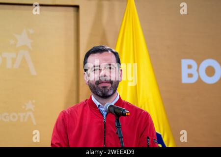 Il sindaco eletto di Bogotà Carlos Fernando Galan durante una conferenza stampa dopo un incontro tra il sindaco di Bogotà Claudia Lopez e il sindaco eletto Carlos F. Foto Stock