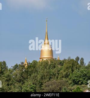 Pagoda Khao Hua Jook dal lago Chaweng Foto Stock