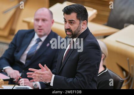 Edimburgo Scozia, Regno Unito. 25 gennaio 2024. Primo ministro della Scozia Humza Yousaf MSP al Parlamento scozzese per le domande sul primo ministro. Credito: SST/Alamy Live News Foto Stock