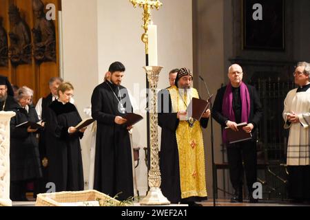 Fuerbitten Muenchen 24.01.2024 Liebfrauendom Oekumenische Feier zur Gebetswoche fuer die Einheit der Christen Muenchen *** Intercessioni Monaco di Baviera 24 01 2024 Liebfrauendom celebrazione ecumenica per la settimana di preghiera per l'unità dei cristiani Monaco di Baviera Foto Stock