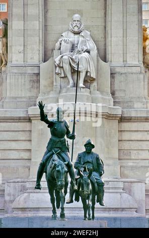 Cervantes; Don Chisciotte, statue di Sancho Panza, Plaza de Espana, Madrid, Spagna Foto Stock