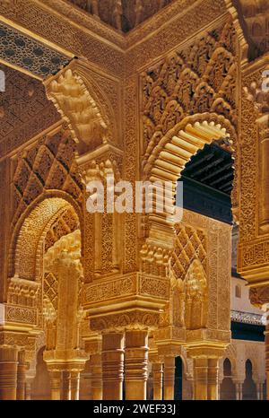 Colonne di marmo alla Corte dei Leoni, Patio de los Leones, Alhambra a Granada, Andalusia, Spagna Foto Stock