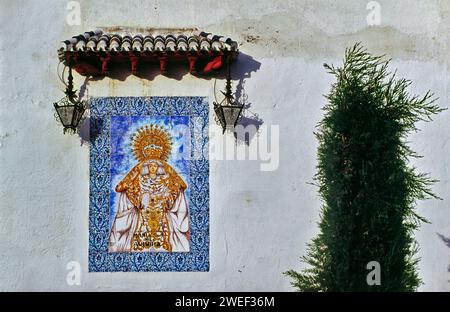 Vergine Maria, immagine di piastrelle azulejo al Monasterio de Santa Isabel la Real, quartiere Albaicin a Granada, Andalusia, Spagna Foto Stock