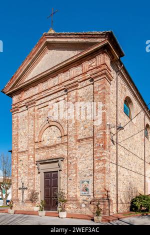 La chiesa parrocchiale di San Lorenzo Martire a Orentano, Pisa, Italia Foto Stock