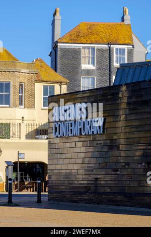 Hastings Contemporary Art Gallery on the Old Town Stade, Rock-a-Nore, East Sussex, Regno Unito Foto Stock