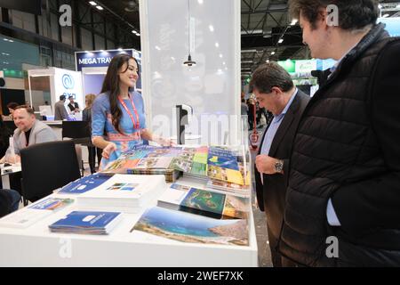 Guarda la 44a edizione della Fiera Internazionale del Turismo, Fitur 2024, all'IFEMA Madrid, 25 gennaio 2024, a Madrid, in Spagna. Foto Stock