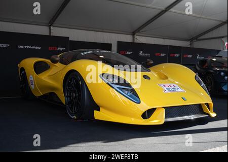 Vista frontale del De Tomaso P72 GT1 giallo Foto Stock