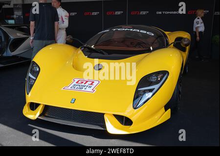 Vista frontale del De Tomaso P72 GT1 giallo Foto Stock